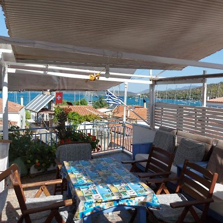 Nikos Rooms And Studios Poros Town Exterior photo